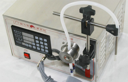 小型磁力泵定量灌装机不锈钢灌装头